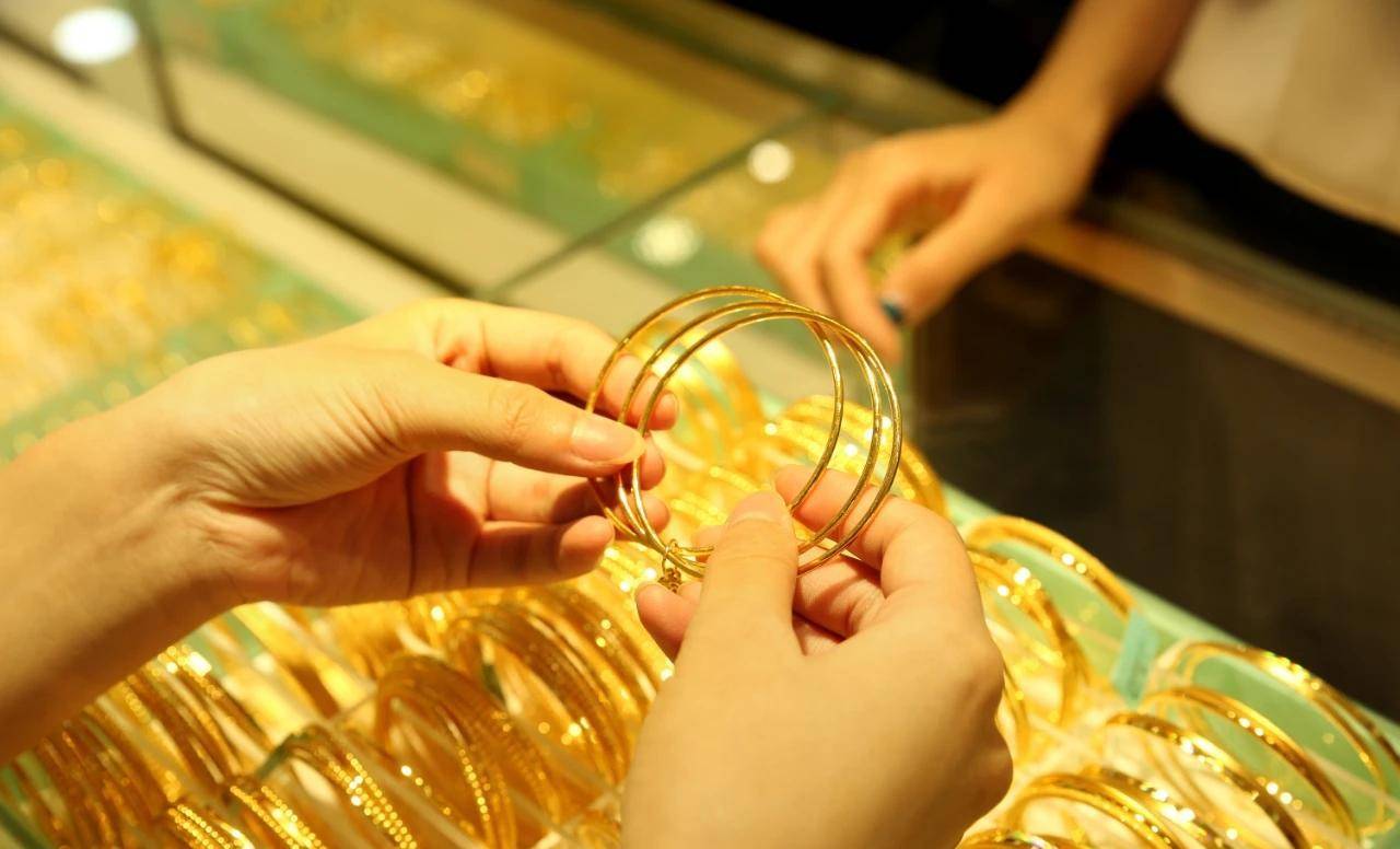 网上买黄金首饰，哪个平台最值得信赖？