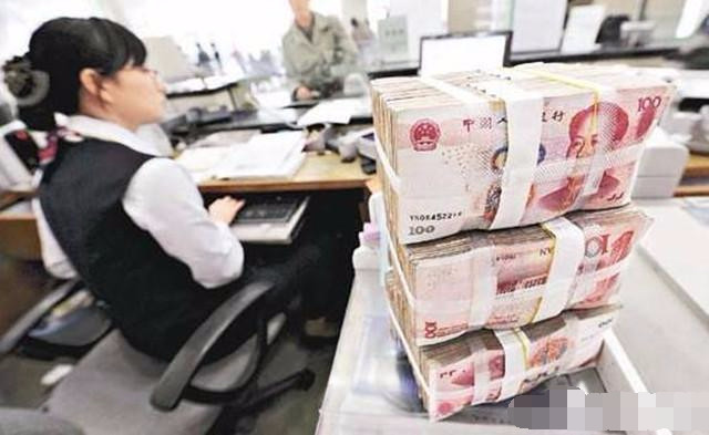 500万存款在银行一年能产生多少利息？