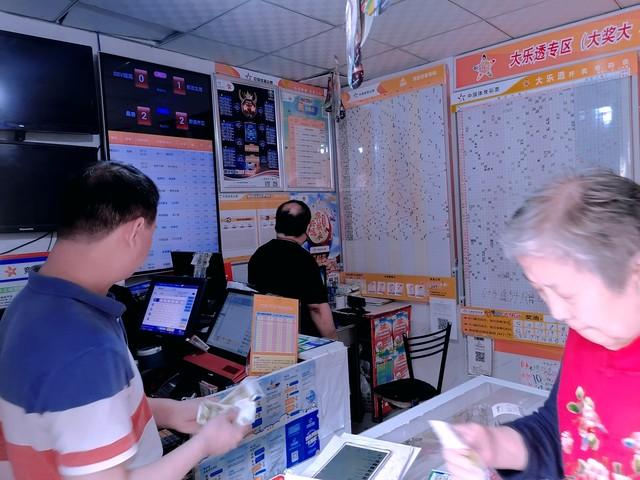 本港台开奖现场直播—见证幸运瞬间的真实魅力本港台开奖现场直播+开奖结果台L
